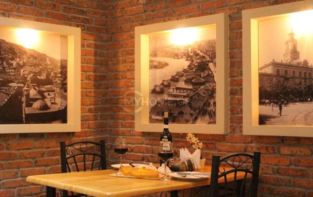 Tbiliseli Inn Tbilisi Bagian luar foto
