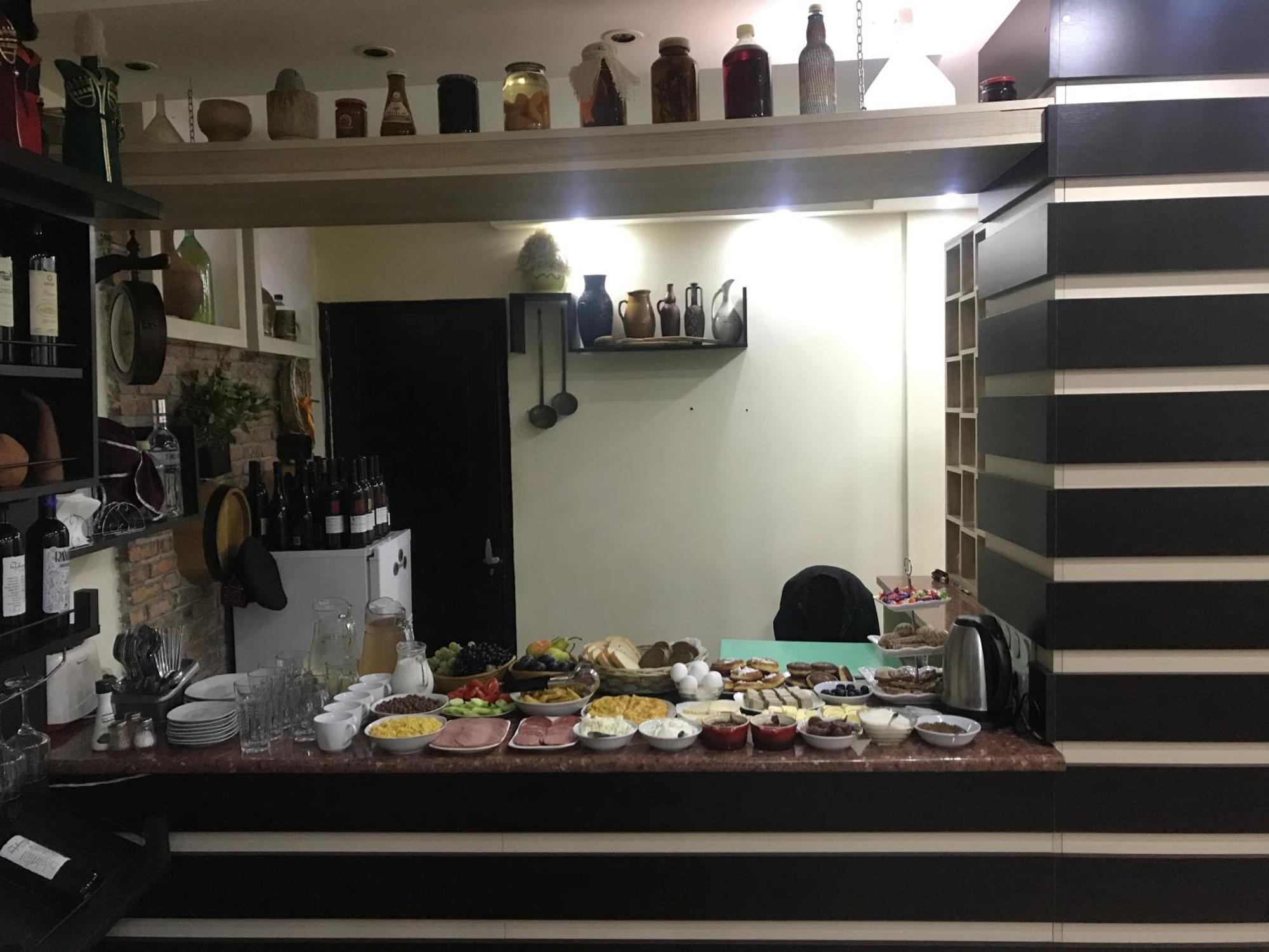Tbiliseli Inn Tbilisi Bagian luar foto