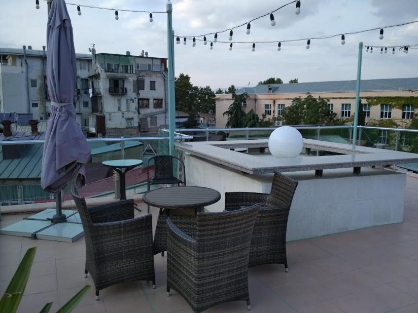 Tbiliseli Inn Tbilisi Bagian luar foto