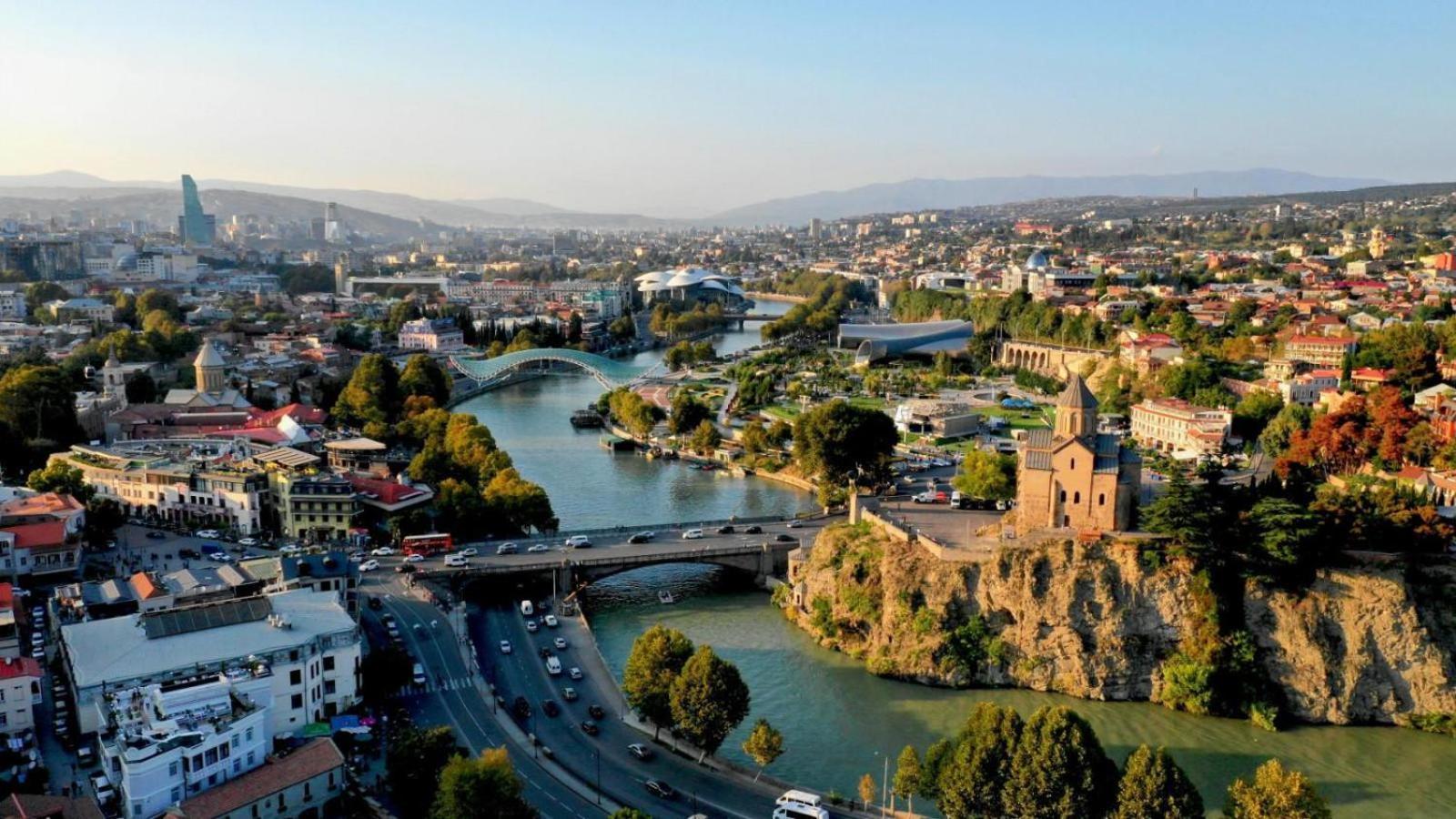 Tbiliseli Inn Tbilisi Bagian luar foto