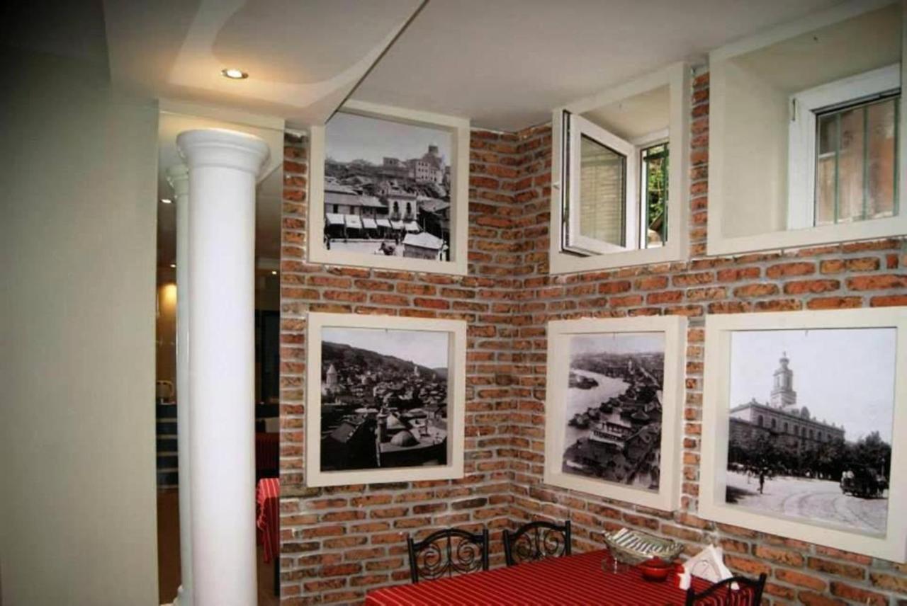 Tbiliseli Inn Tbilisi Bagian luar foto